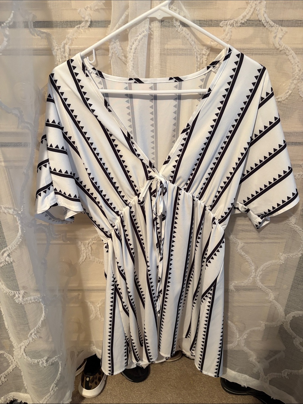 SHEIN White Tunic with Black Triangle Stripe Tie-Front